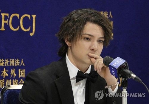 '日 아이돌 대부' 성폭력과 관련해 기자회견하는 '쟈니즈' 출신 가수