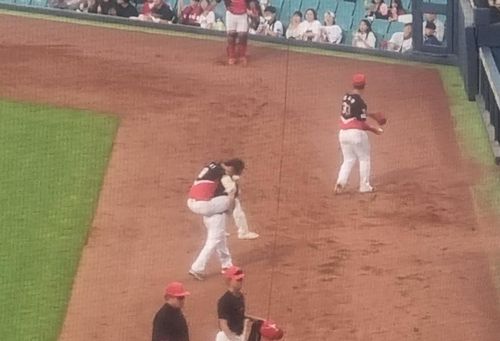 업혀 나가는 류지혁