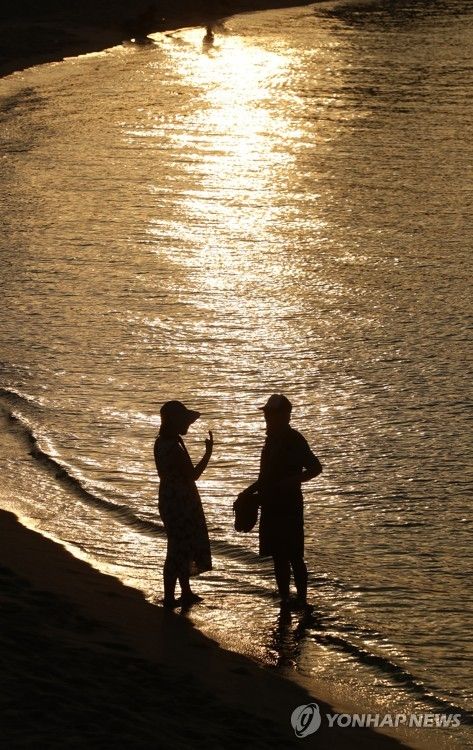 밤이 돼도 무더위는 계속