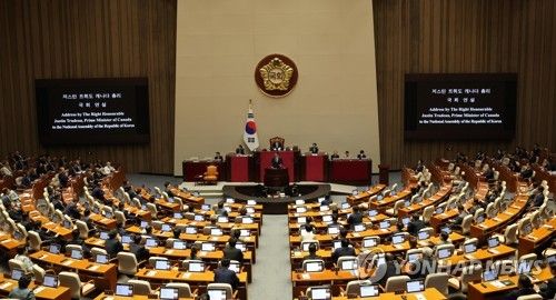 국회에서 연설하는 트뤼도 캐나다 총리