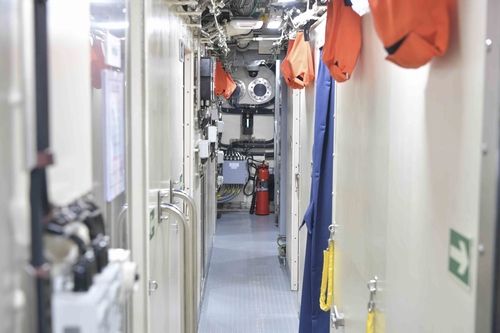 도산안창호함 내부 사관구역 통로