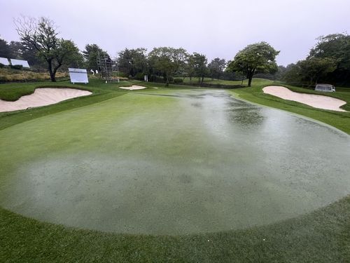 물에 잠긴 핀크스 골프클럽 9번 홀 그린.