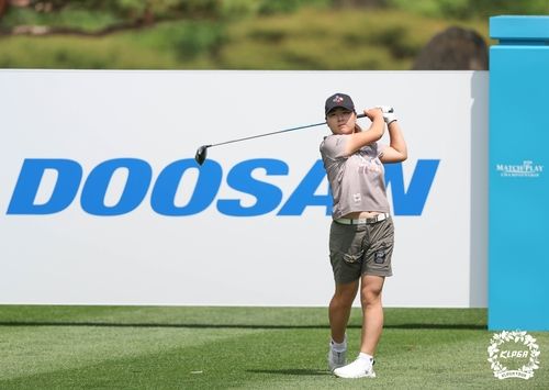 2번 홀에서 티샷하는 홍정민