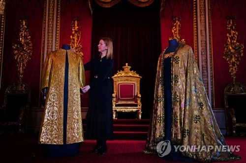 찰스 3세가 대관식에서 입을 예복