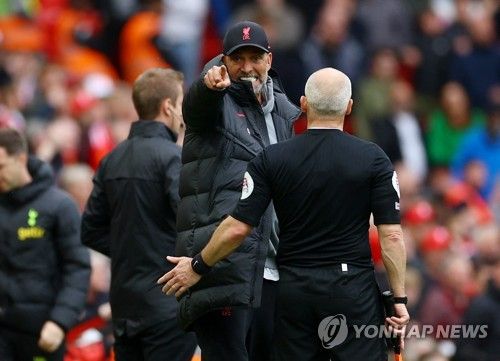 경고를 받는 위르겐 클롭 감독