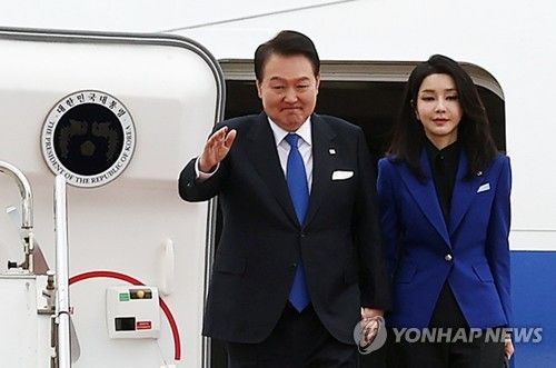히로시마 도착한 윤석열 대통령 부부