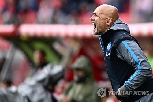 나폴리의 루치아노 스팔레티 감독