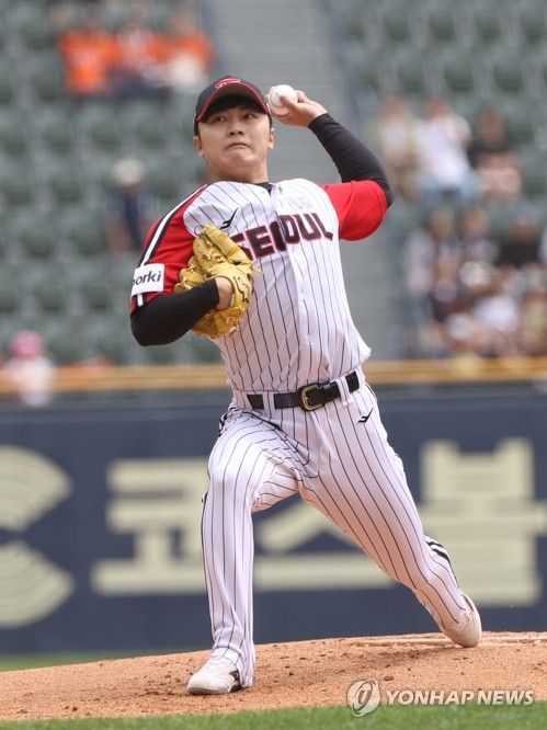 역투하는 LG 선발 김윤식