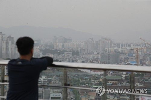 미세먼지로 뿌연 광주 도심