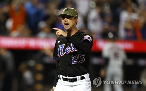 하루에 1세이브 1홀드를 챙긴 브룩스 레일리