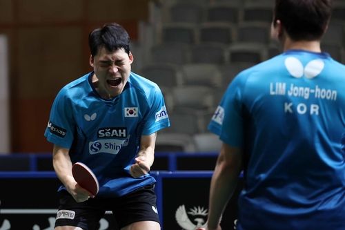 장우진(왼쪽)과 임종훈(오른쪽)