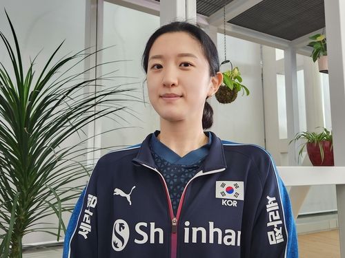 인터뷰하는 이다현