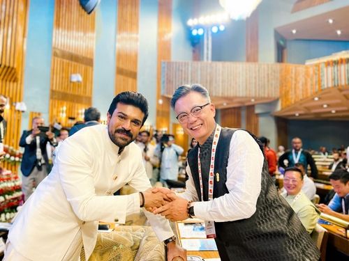 'RRR' 주연 배우와 장재복 주인도대사