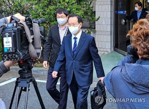 영장실질심사 마치고 나오는 하영제 의원