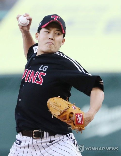 역투하는 임찬규