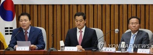 발언하는 성일종 위원장