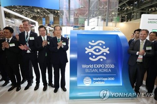 한덕수 총리, 2030 부산엑스포 전시관 방문