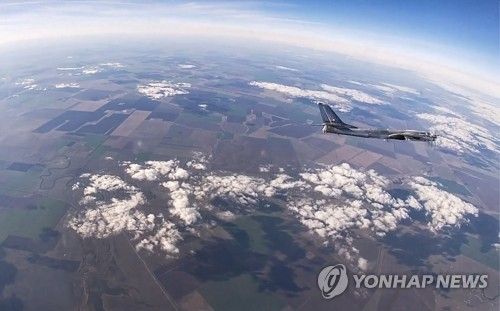 핵훈련서 비행하는 러시아 Tu-95MS 폭격기