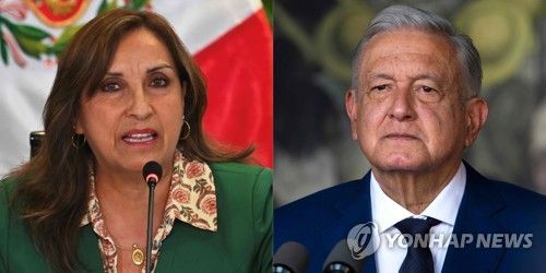 디나 볼루아르테 페루 대통령(왼쪽)과 안드레스 마누엘 로페스 오브라도르 멕시코 대통령