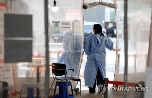 정부 코로나 위기단계 하향 조정, 6월부턴 엔데믹 시대로