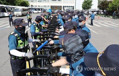 불법 집회ㆍ시위 해산 훈련하는 경찰