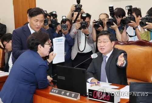 노란봉투법 본회의 직회부 상정에 항의하는 임이자 의원