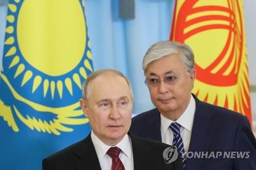 푸틴 러시아 대통령(왼쪽)과 토카예프 카자흐 대통령