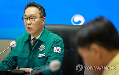 '위기 단계 하향' 마지막 코로나19 중대본 회의