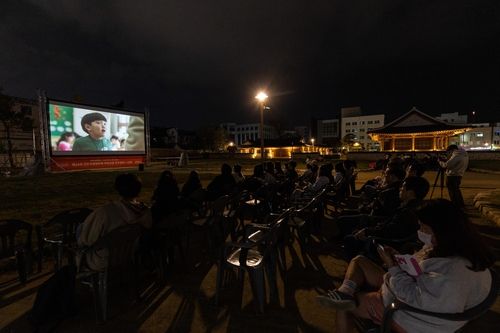 전라감영 불빛 옆에서