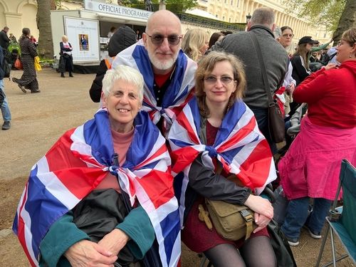 영국 찰스 3세 대관식을 축하하러 온 폴씨 가족