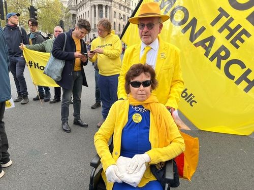 영국 군주제 반대 단체 '리퍼블릭' 그레이엄 스미스 대표와 회원 재닛씨