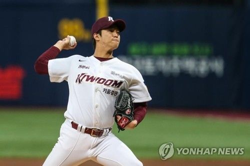 역투하는 안우진