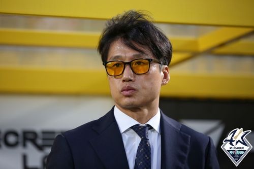 광주FC의 이정효 감독
