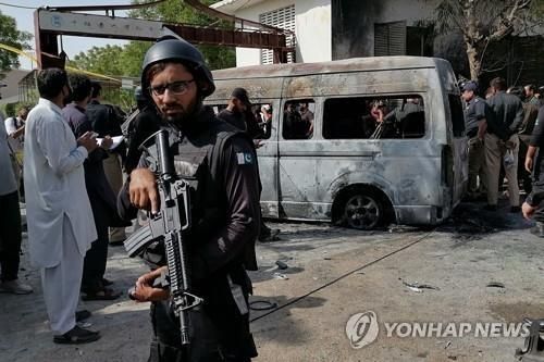 중국인 겨냥 자폭테러가 발생한 파키스탄 카라치대 사고 현장.