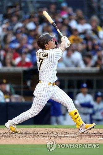 호쾌한 스윙으로 안타를 만드는 샌디에이고 김하성