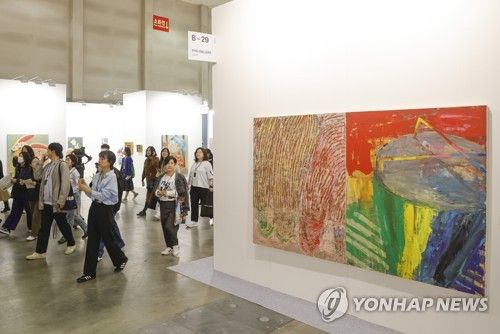 '아트부산'개막…역대 최대 규모, 22개국 145개 갤러리 참여