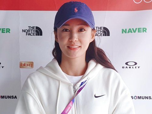 인터뷰하는 정혜림