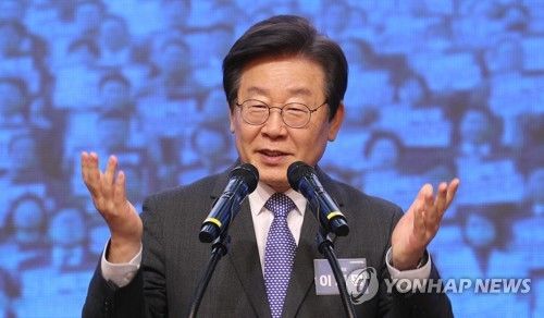 발언하는 이재명 대표