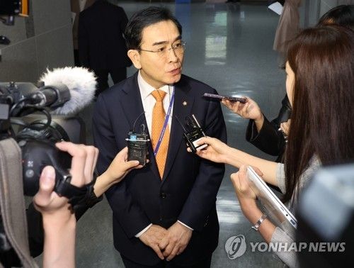 간담회 참석하는 태영호 최고위원