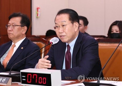 답변하는 권영세 통일부 장관