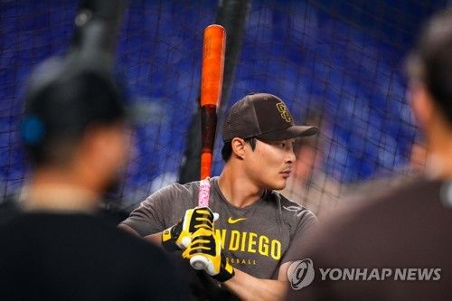 경기 전 훈련하는 김하성