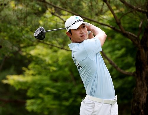 9번 홀에서 티샷하는 박은신