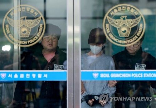 검찰 송치되는 '데이트 폭력 신고' 보복 살인 피의자