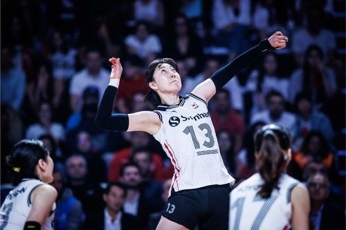 서브 넣는 박정아