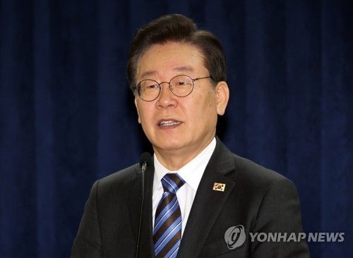 인사말 하는 이재명 대표