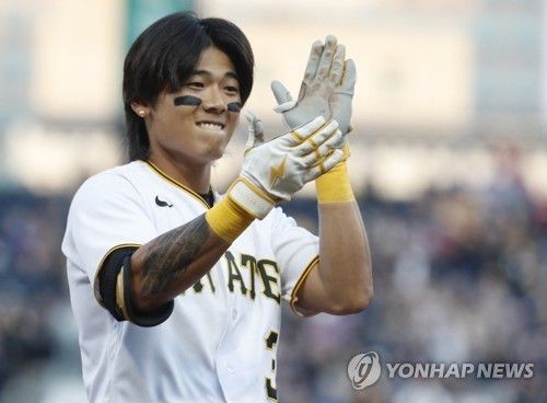 더블스틸에 성공하고 기뻐하는 배지환