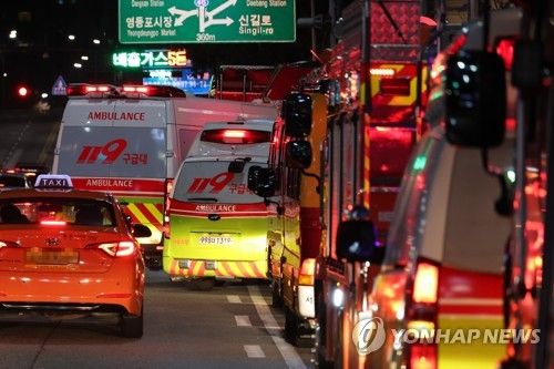 줄지어선 구급차