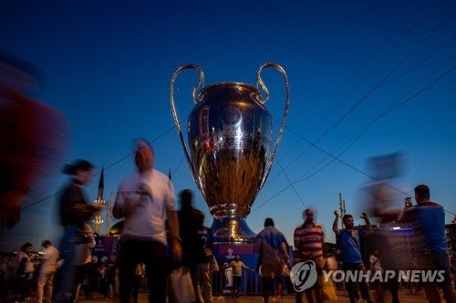 UCL 우승 트로피 조형물