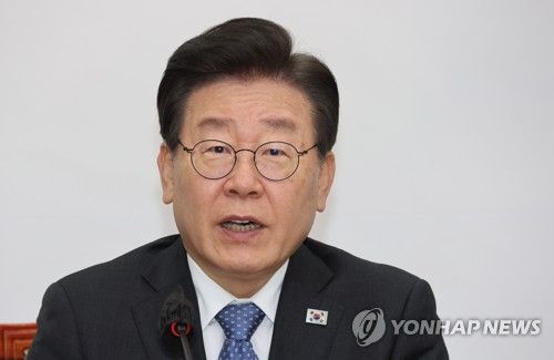 발언하는 이재명 대표