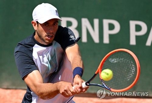 보르헤스의 프랑스오픈 2회전 경기 장면